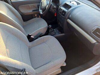 2005-renault-clio-1393056-44208580