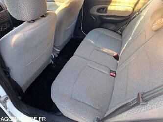 2005-renault-clio-1393056-44208581