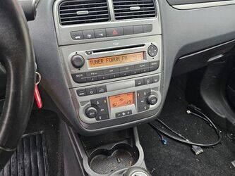 2009-fiat-punto-1393060-44208637