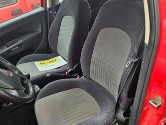 2009-fiat-punto-1393064-44208686