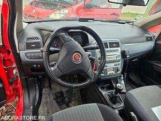 2009-fiat-punto-1393064-44208687