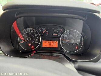 2009-fiat-punto-1393064-44208690