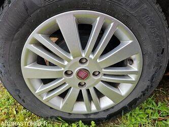 2009-fiat-punto-1393064-44208701