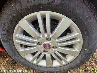 2009-fiat-punto-1393064-44208705