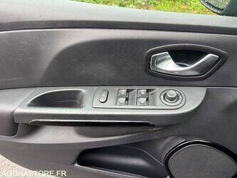 2012-renault-megane-1393068-44208765