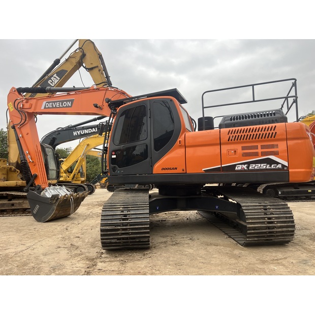2023 Develon DX225LCA-44209680