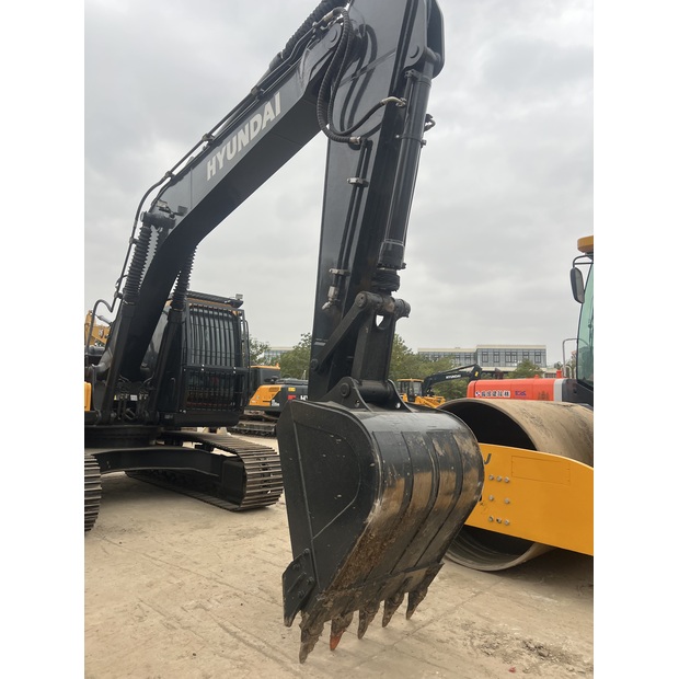 2023 Hyundai 220-44209711