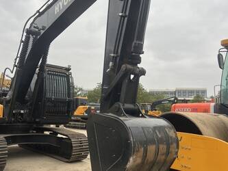 2023-hyundai-220-1393114-44209711