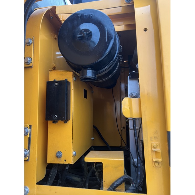 2023 Hyundai 220-44209718