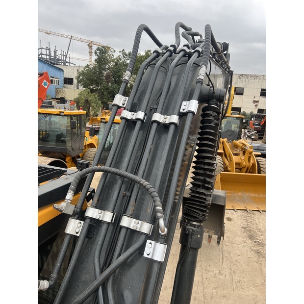 2023 Hyundai 220-44209720