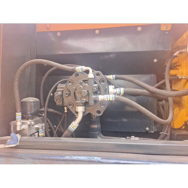 2023 هيونداي 305LC-9T-44209794