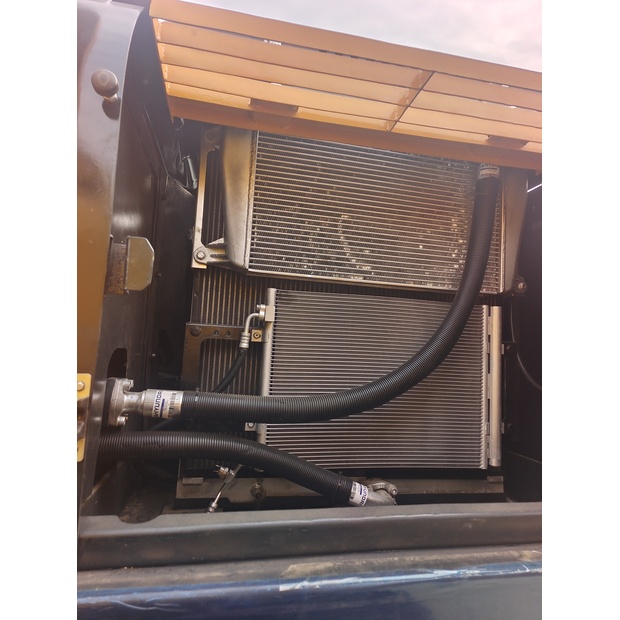 2023 هيونداي 305LC-9T-44209799