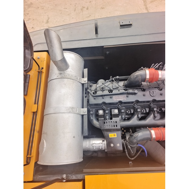 2023 هيونداي 305LC-9T-44209800