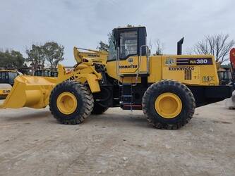 صورة ل شيولات 2023 كوماتسو WA380-3