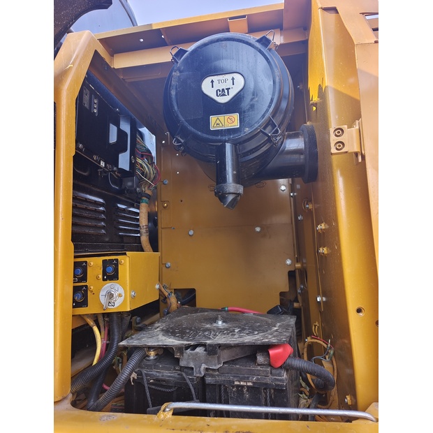 2023 Caterpillar 320D2-44209902