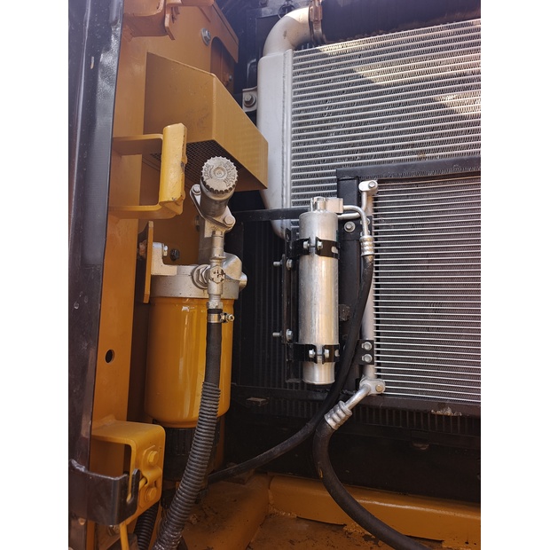 2023 Caterpillar 320D2-44209903