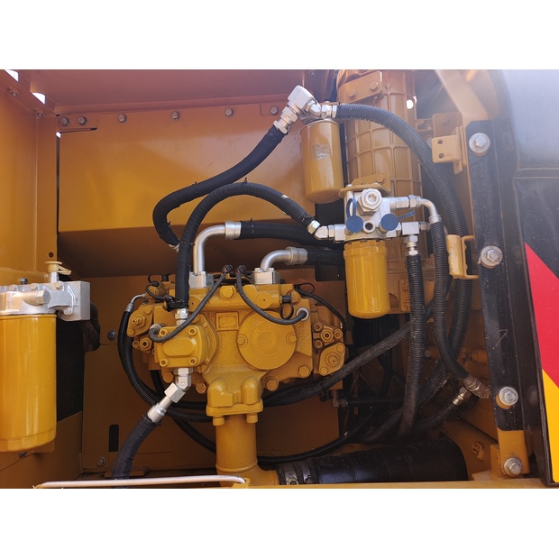 2023 Caterpillar 320D2-44209905