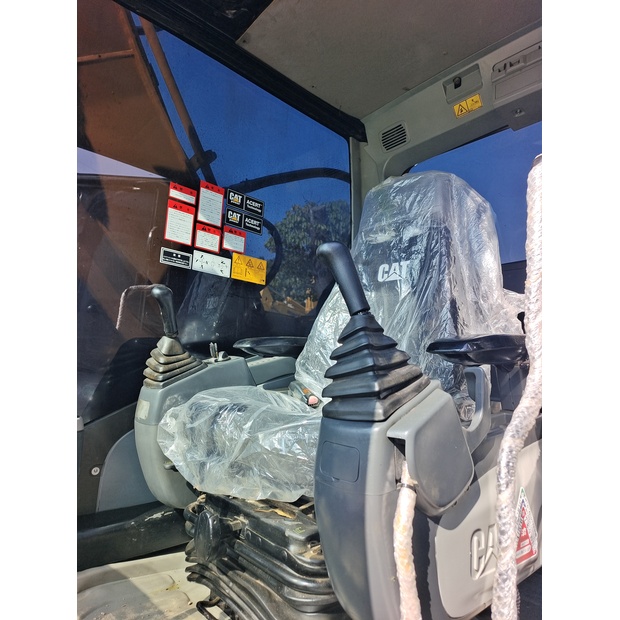 2023 Caterpillar 320D2-44209907