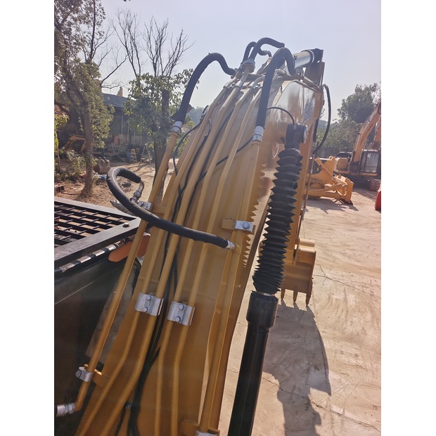 2023 Caterpillar 320D2-44209909