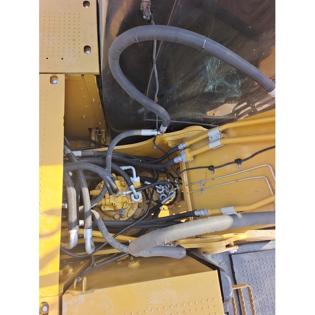 2023 Caterpillar 320D2-44209910