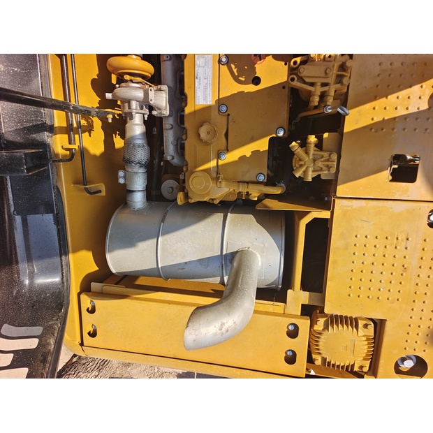 2023 Caterpillar 320D2-44209911