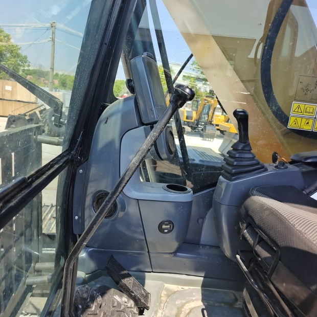 2023 Caterpillar 320D2L-44210038