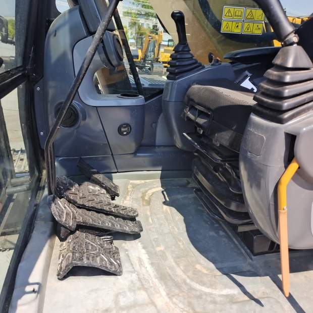 2023 Caterpillar 320D2L-44210039