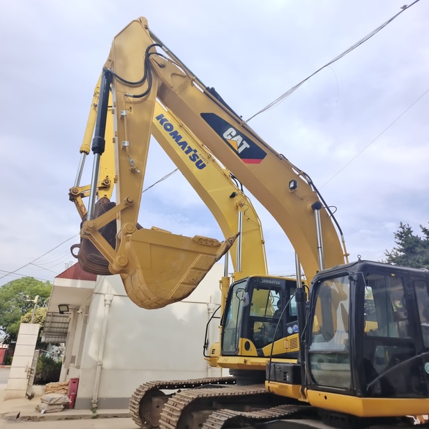 2023 Caterpillar 320D2-44210066