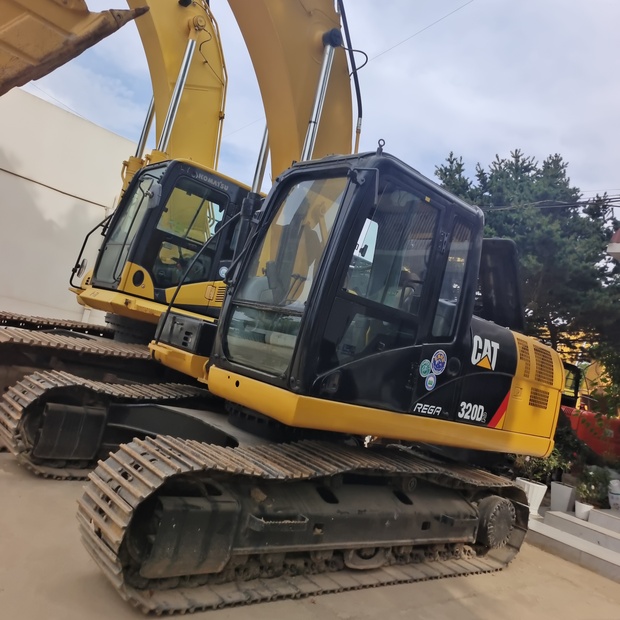 2023 Caterpillar 320D2-44210067