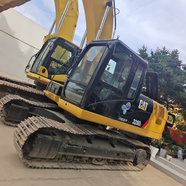 2023 Caterpillar 320D2-44210068