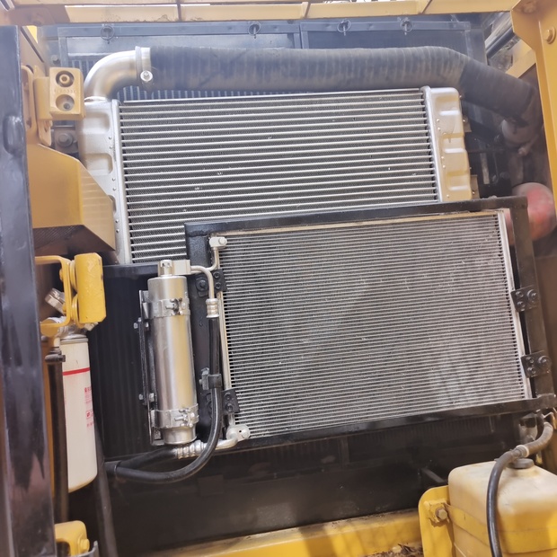 2023 Caterpillar 320D2-44210072