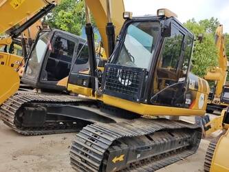 صورة ل حفارات مجنزرة 2023 كاتربيلر 323D