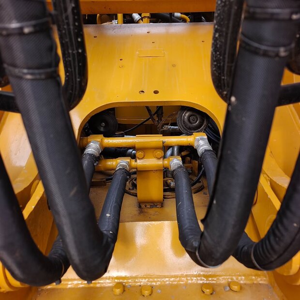 2023 كاتربيلر 324DL-44210349