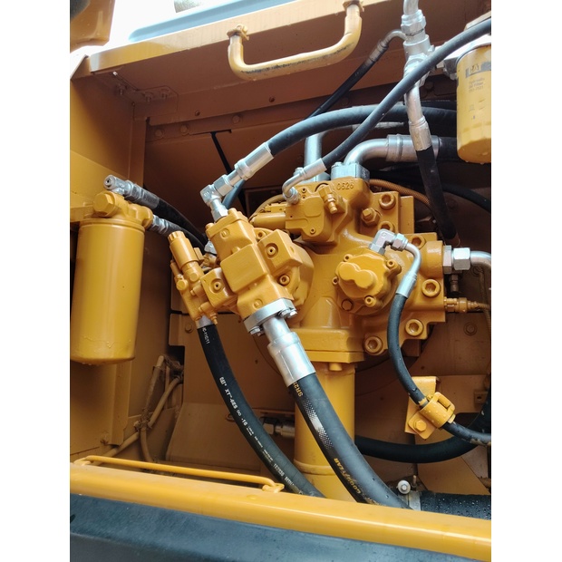 2023 كاتربيلر 330D-44210363