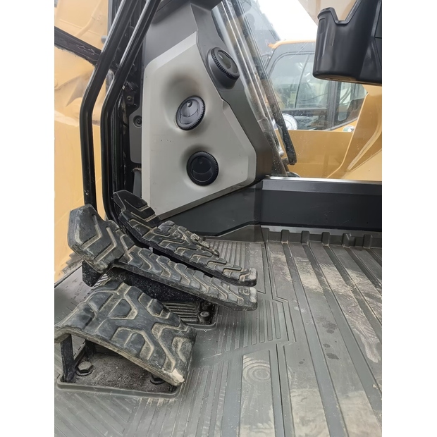 2023 Caterpillar 330GC-44210378