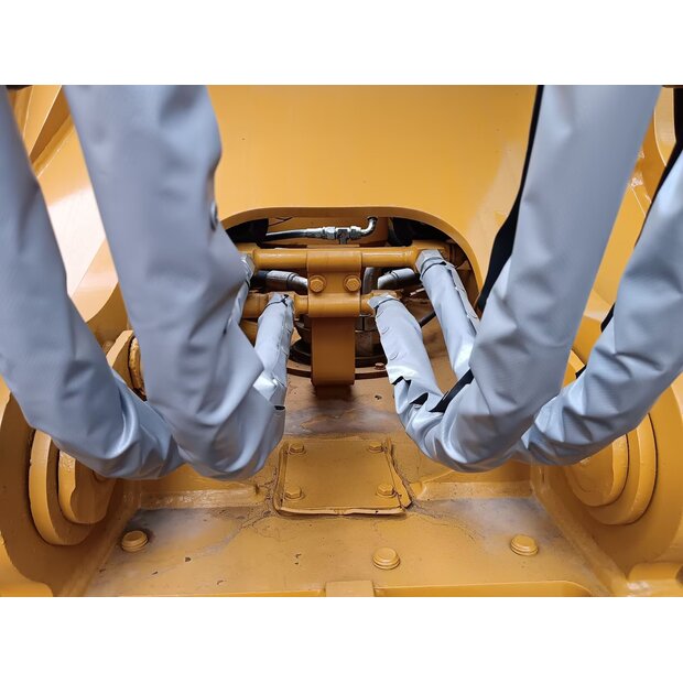 2023 Caterpillar 330GC-44210382