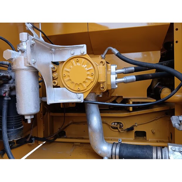 2023 Caterpillar 330GC-44210384