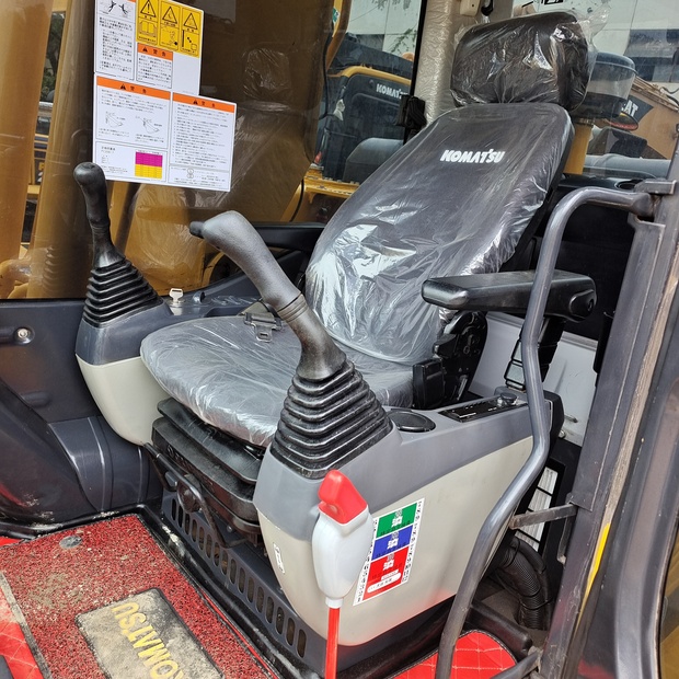 2023 Komatsu PC200-8-44210772