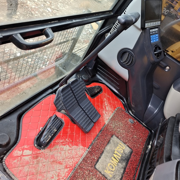 2023 Komatsu PC200-8-44210775