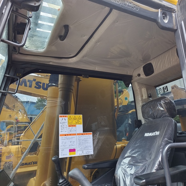 2023 Komatsu PC200-8-44210776