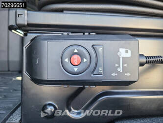 2021-mercedes-benz-actros-1848-1321141-44211241