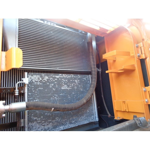 2020 Hyundai R220LC-9S-44211747