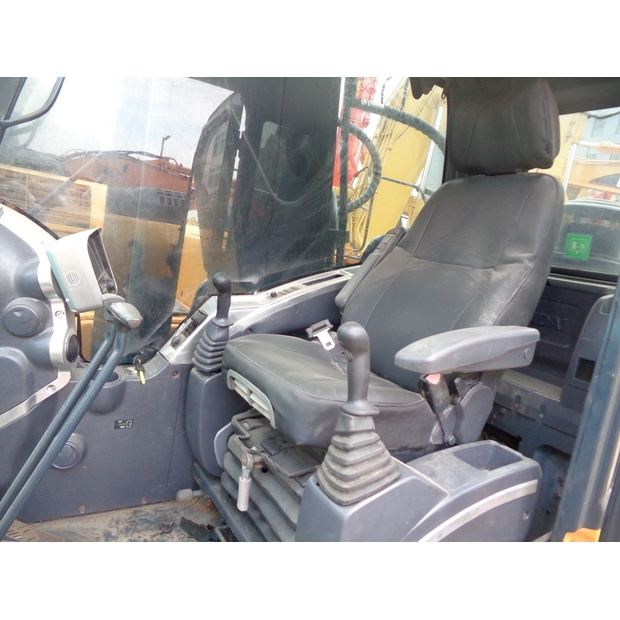 2020 Hyundai R220LC-9S-44211754