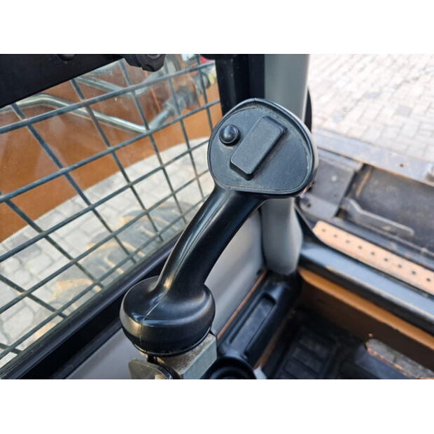 2017 CASE SR160-44211978