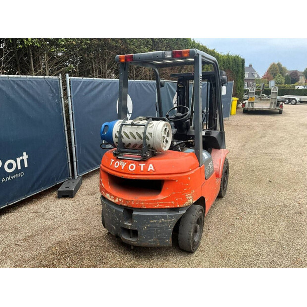 2001 Toyota 42-7FGF25-44212273