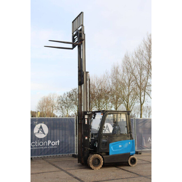 2021 دووسان B25X-7-44212758