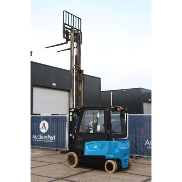 2021 دووسان B25X-7-44212760