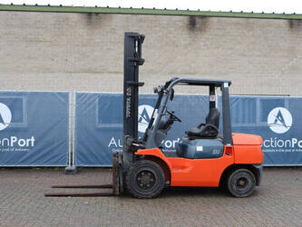 صورة ل رافعات 2006 تويوتا 02-7FD30 للبيع في بلجيكا