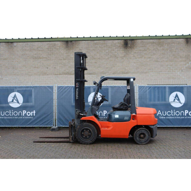 2006 تويوتا 02-7FD30-44216963