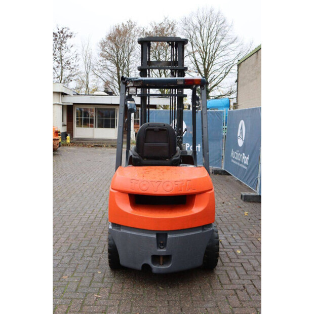 2006 تويوتا 02-7FD30-44216966